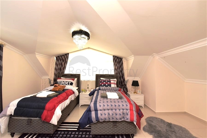 2 + 1 بنتهاوس على كليوباترا