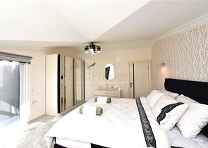 2 + 1 بنتهاوس على كليوباترا