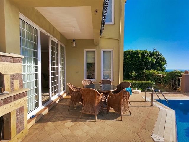 فيلا مطلة على منطقة كارجيجاك