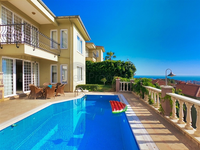 فيلا مطلة على منطقة كارجيجاك