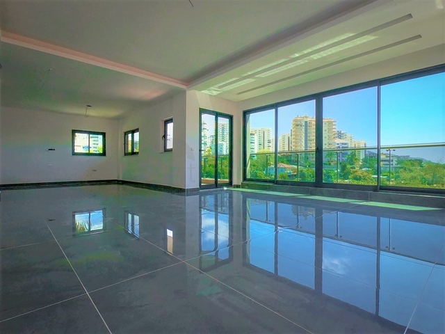 فيلا كبيرة 4+2 في منطقة محمودلار الشهيرة