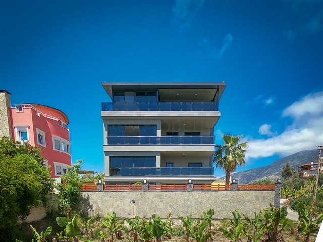 فيلا كبيرة 4+2 في منطقة محمودلار الشهيرة