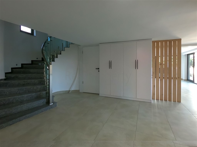 فيلا كبيرة 4+2 في منطقة محمودلار الشهيرة