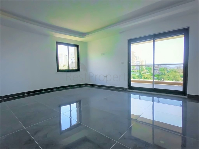 فيلا كبيرة 4+2 في منطقة محمودلار الشهيرة