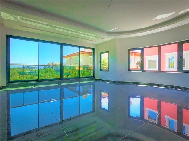 فيلا كبيرة 4+2 في منطقة محمودلار الشهيرة