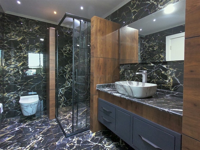 فيلا كبيرة 4+2 في منطقة محمودلار الشهيرة