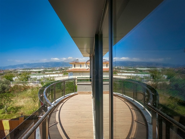 فيلا كبيرة 4+2 في منطقة محمودلار الشهيرة