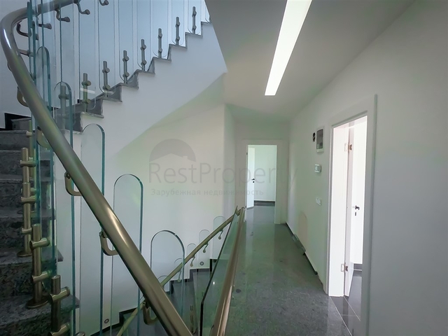 فيلا كبيرة 4+2 في منطقة محمودلار الشهيرة