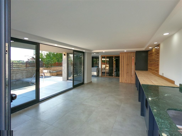 فيلا كبيرة 4+2 في منطقة محمودلار الشهيرة