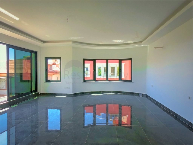 فيلا كبيرة 4+2 في منطقة محمودلار الشهيرة