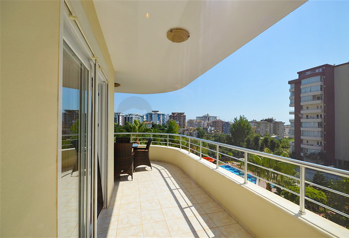 شقة فسيحة 3 + 1 في منطقة توسمور