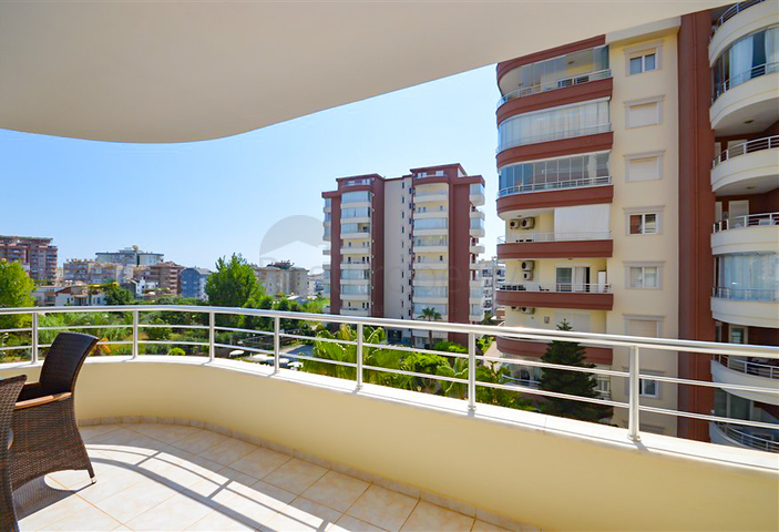 شقة فسيحة 3 + 1 في منطقة توسمور