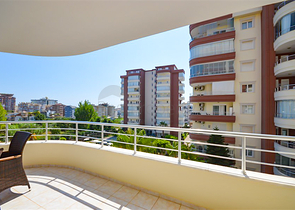 شقة فسيحة 3 + 1 في منطقة توسمور