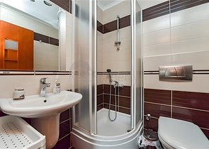 شقة مفروشة 2 + 1 في مجمع على الساحل الأول في وسط ألانيا شقة مفروشة 2 + 1 في مجمع على الساحل الأول في وسط ألانيا