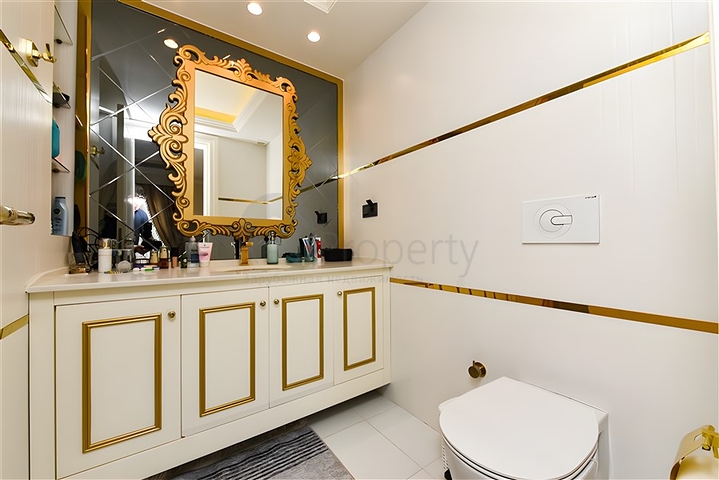 شقة من غرفتي نوم مع تجديد باليورو وإطلالة على البحر وموقف سيارات مغطى