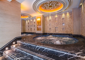 شقة من غرفتي نوم مع تجديد باليورو وإطلالة على البحر وموقف سيارات مغطى