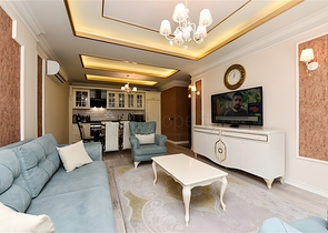 شقة من غرفتي نوم مع تجديد باليورو وإطلالة على البحر وموقف سيارات مغطى