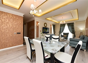 شقة من غرفتي نوم مع تجديد باليورو وإطلالة على البحر وموقف سيارات مغطى