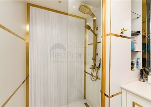 شقة من غرفتي نوم مع تجديد باليورو وإطلالة على البحر وموقف سيارات مغطى