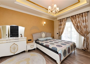 شقة من غرفتي نوم مع تجديد باليورو وإطلالة على البحر وموقف سيارات مغطى