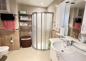 شقة مطلة على البحر في منطقة توسمور شقة مطلة على البحر في منطقة توسمور