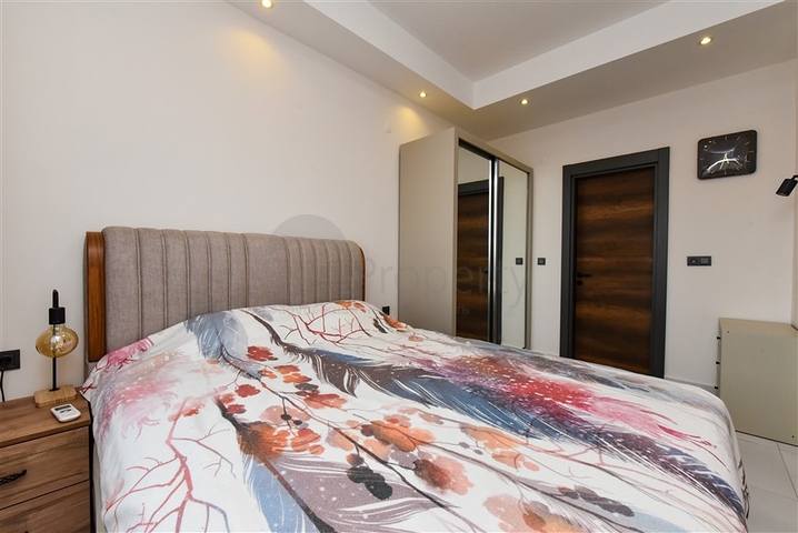 شقة كبيرة للإيجار في مجمع به بنية تحتية فندقية في منطقة محمودلار! 