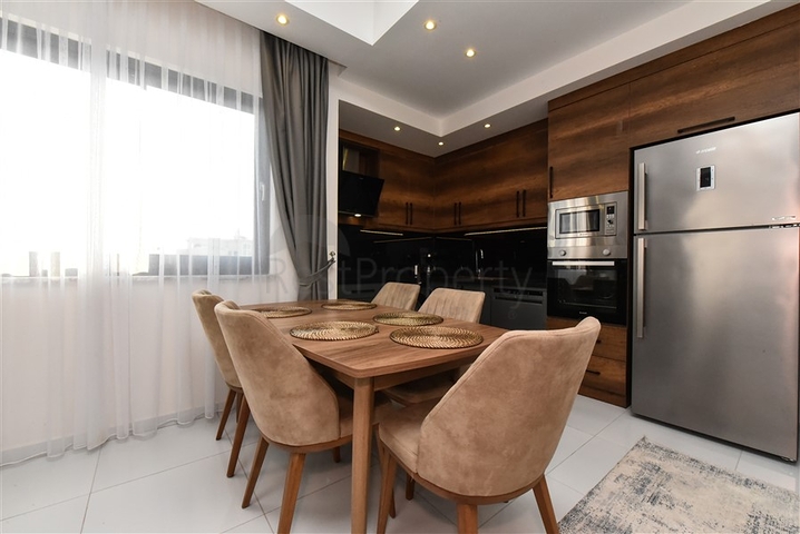 شقة كبيرة للإيجار في مجمع به بنية تحتية فندقية في منطقة محمودلار! 