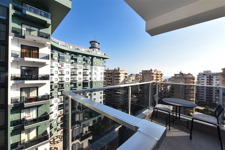 شقة كبيرة للإيجار في مجمع به بنية تحتية فندقية في منطقة محمودلار! 