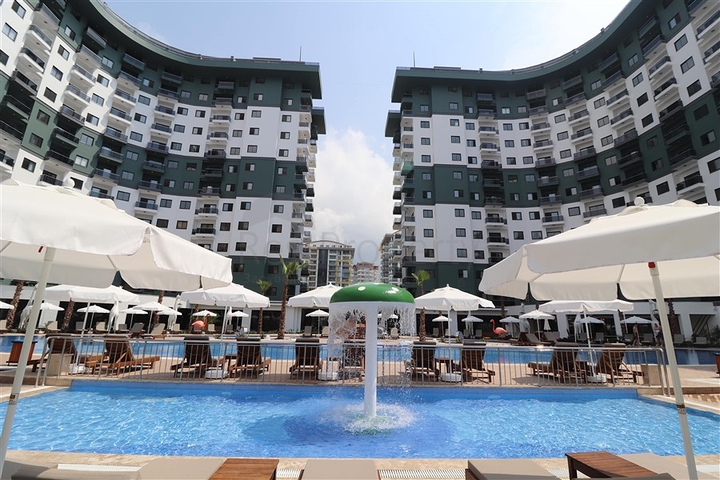 شقة كبيرة للإيجار في مجمع به بنية تحتية فندقية في منطقة محمودلار! 