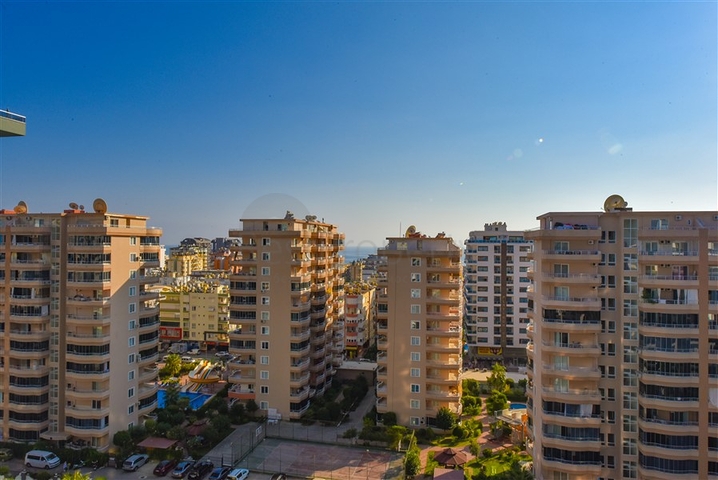 شقة كبيرة للإيجار في مجمع به بنية تحتية فندقية في منطقة محمودلار! 