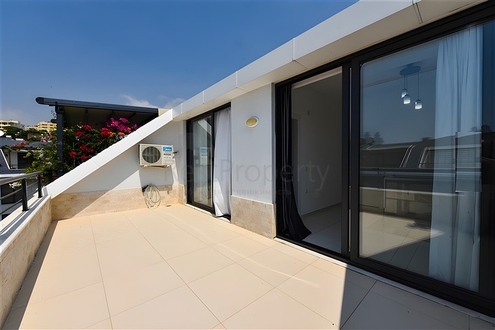 دوبلكس واسع 3 + 1 في منطقة كيستل الشهيرة