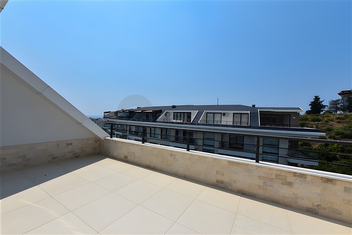 دوبلكس واسع 3 + 1 في منطقة كيستل الشهيرة