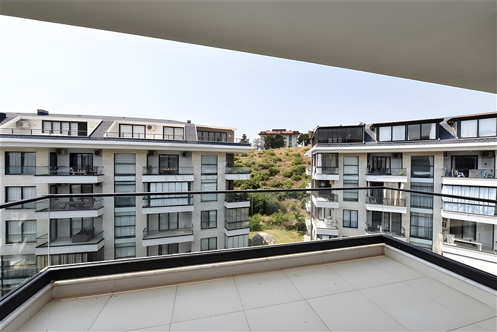 دوبلكس واسع 3 + 1 في منطقة كيستل الشهيرة