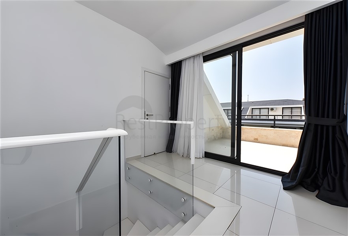 دوبلكس واسع 3 + 1 في منطقة كيستل الشهيرة