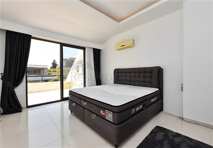 دوبلكس واسع 3 + 1 في منطقة كيستل الشهيرة