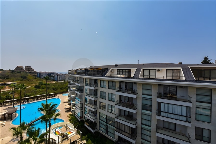 دوبلكس واسع 3 + 1 في منطقة كيستل الشهيرة