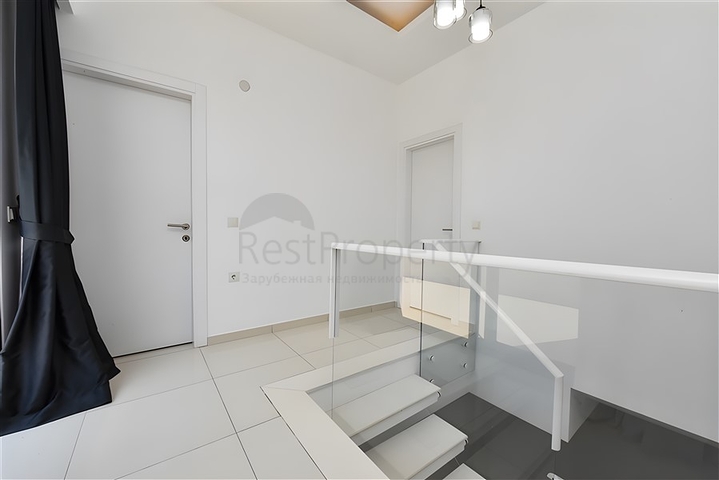 دوبلكس واسع 3 + 1 في منطقة كيستل الشهيرة