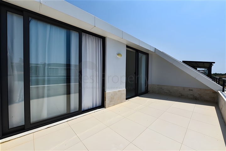 دوبلكس واسع 3 + 1 في منطقة كيستل الشهيرة