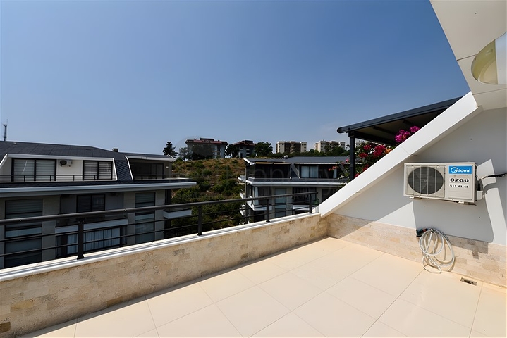 دوبلكس واسع 3 + 1 في منطقة كيستل الشهيرة