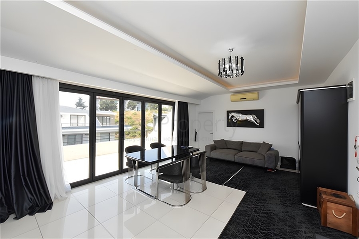 دوبلكس واسع 3 + 1 في منطقة كيستل الشهيرة