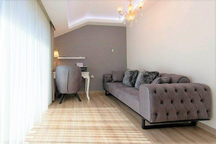 بنتهاوس واسع في منطقة محمودلار ، على بعد 400 متر من البحر بنتهاوس واسع في منطقة محمودلار ، على بعد 400 متر من البحر