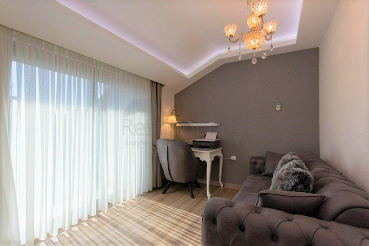 بنتهاوس واسع في منطقة محمودلار ، على بعد 400 متر من البحر بنتهاوس واسع في منطقة محمودلار ، على بعد 400 متر من البحر