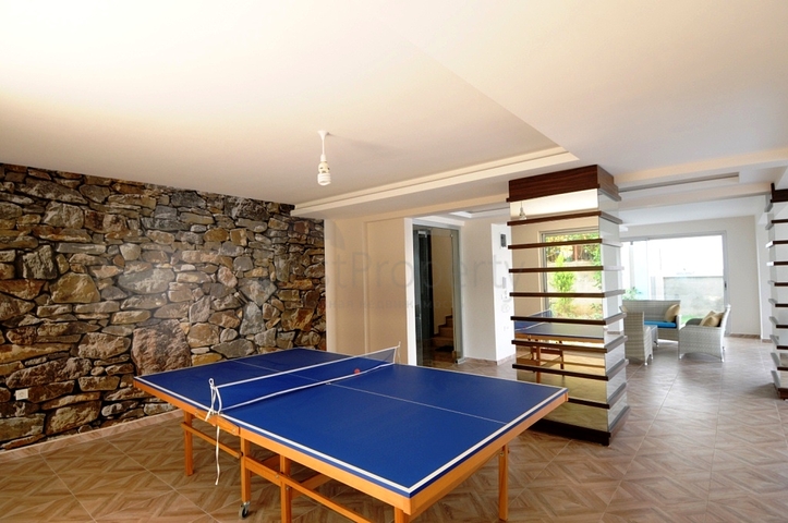 شقة 2+1 في منطقة كيستيل ، على بعد 50 متر فقط من البحر