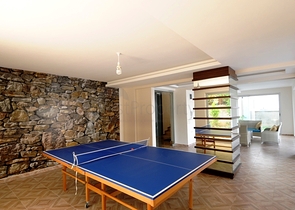 شقة 2+1 في منطقة كيستيل ، على بعد 50 متر فقط من البحر