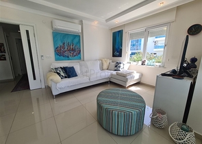 شقة 2+1 في منطقة كيستيل ، على بعد 50 متر فقط من البحر شقة 2+1 في منطقة كيستيل ، على بعد 50 متر فقط من البحر