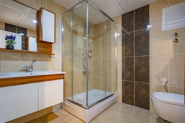 شقة فسيحة من غرفتي نوم على مسافة قريبة من البحر