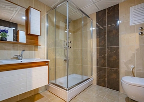 شقة فسيحة من غرفتي نوم على مسافة قريبة من البحر