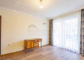 شقة فسيحة من غرفتي نوم على مسافة قريبة من البحر