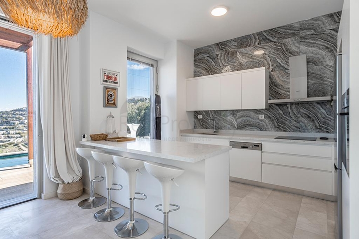 فيلات حديثة مع مسابح خاصة في ياليكافاك 