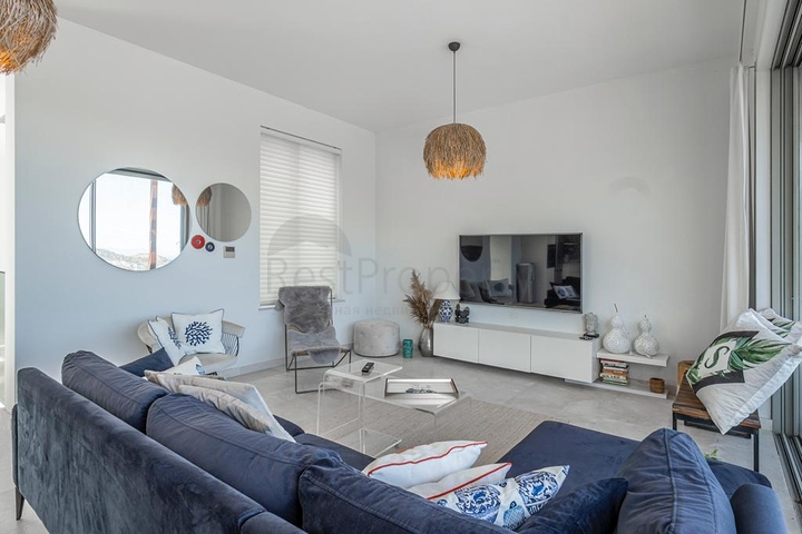 فيلات حديثة مع مسابح خاصة في ياليكافاك 